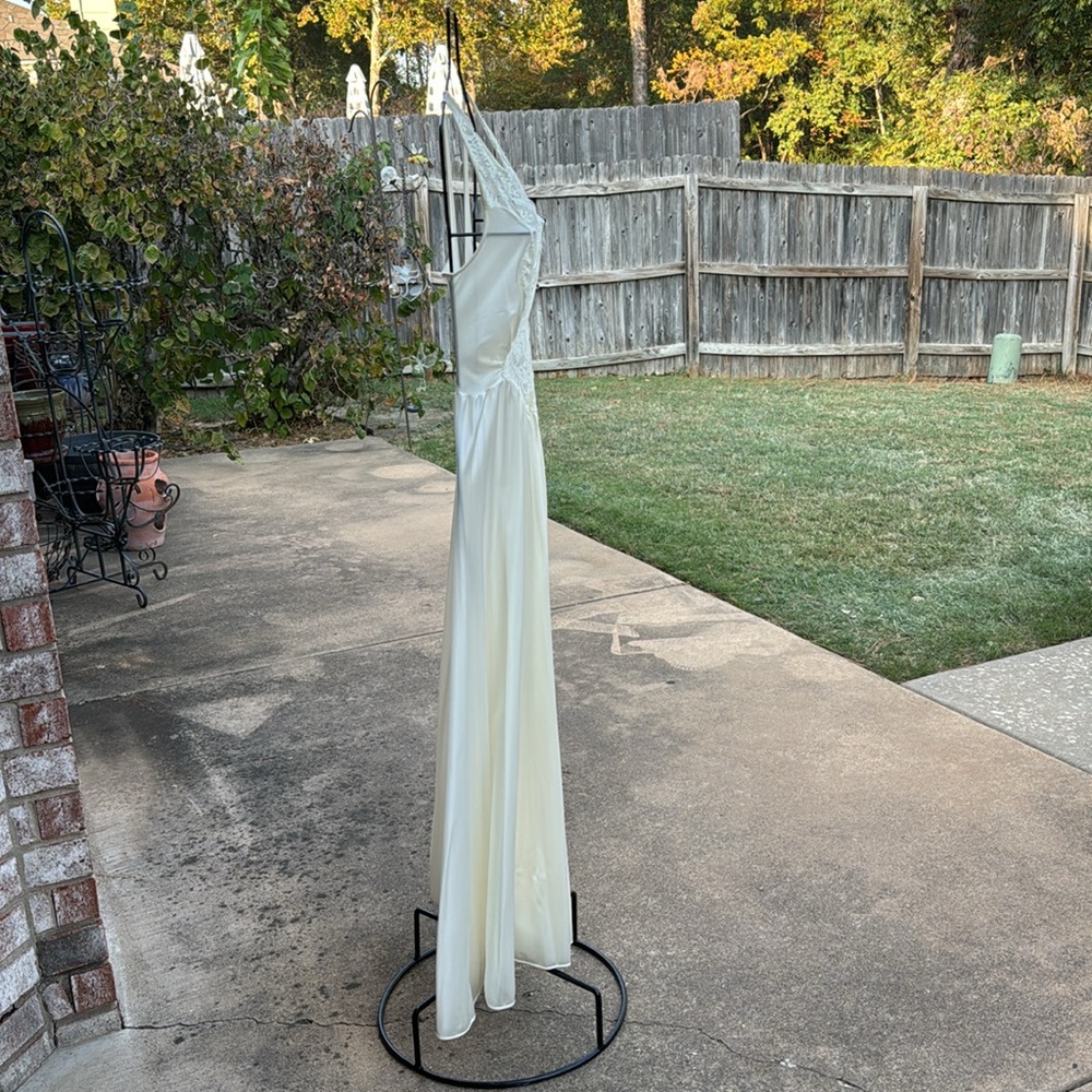 NOS Vintage Cream S Olga Silky Nightgown USA made 150” Sweep Hem Unworn - Picture 7 of 9